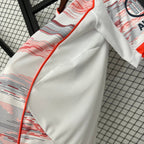 Auswärts-Fanversion des FC Bayern München für die Saison 2025/26