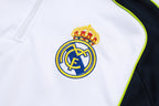 Conjunto de entrenamiento blanco y verde del Real Madrid 2025-26