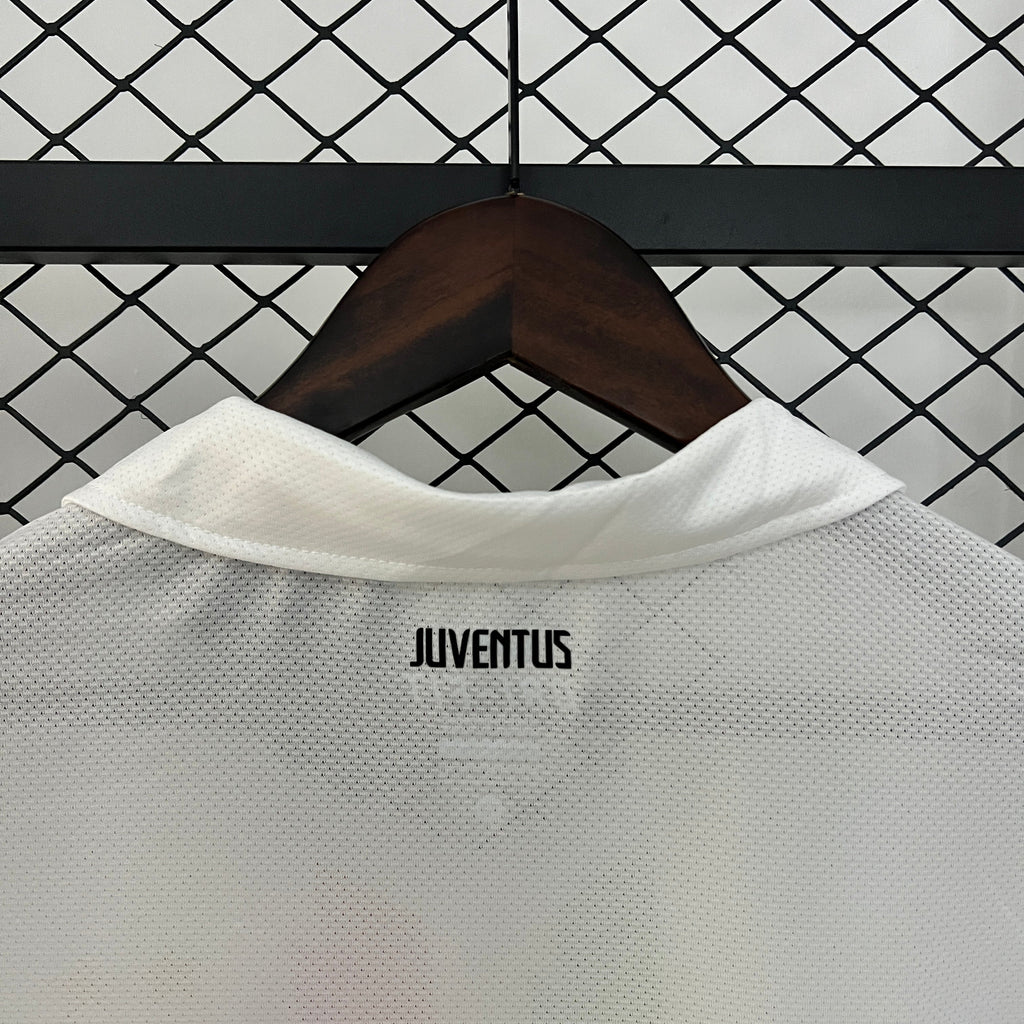 2010-11 Juventus Away Retro
