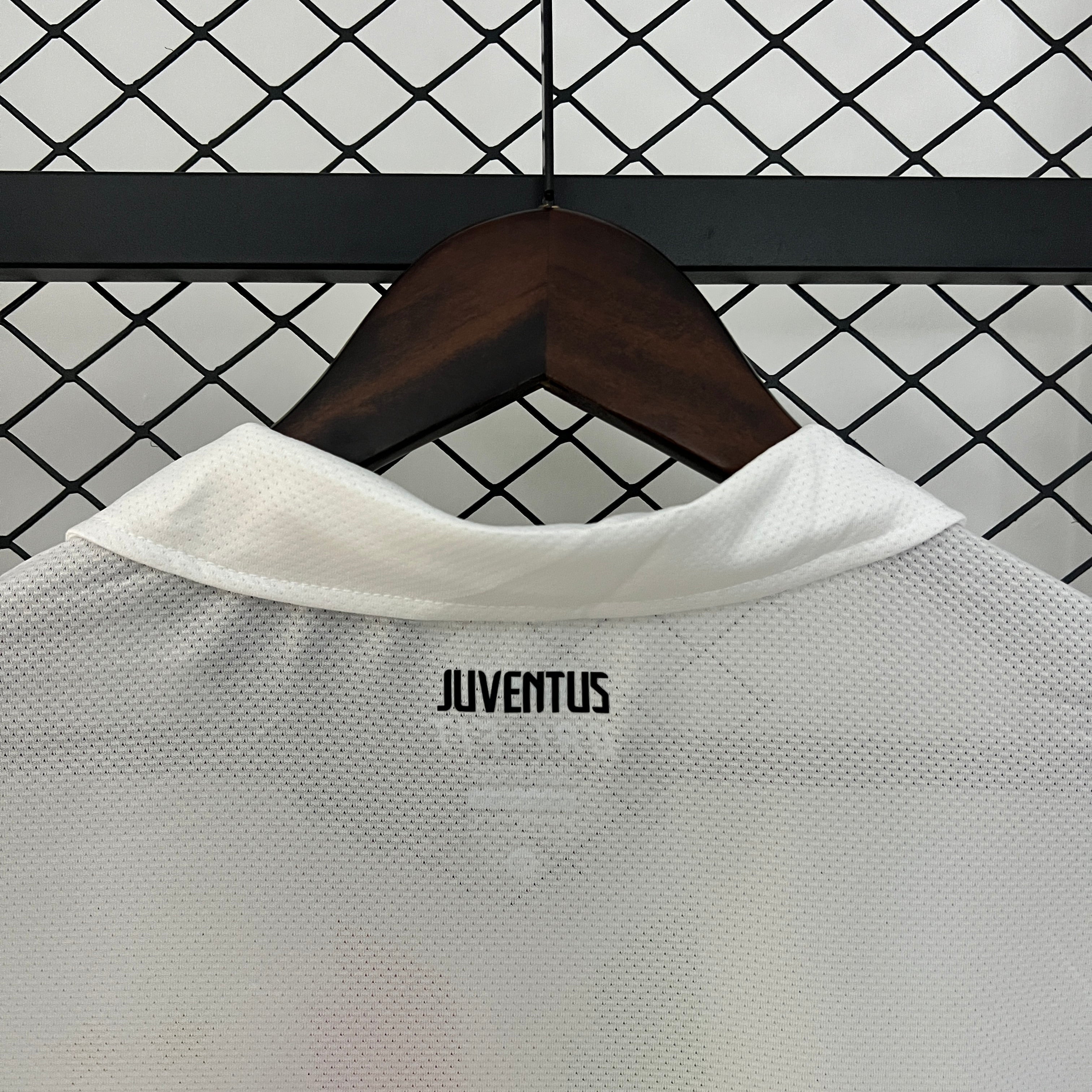 2010-11 Juventus Away Retro