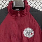 Cortavientos rojo del Ajax 2026-27