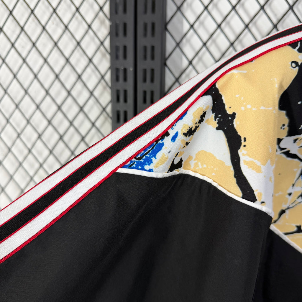 Cortavientos 2026-27 Manchester United colaboración Stone Rose Band