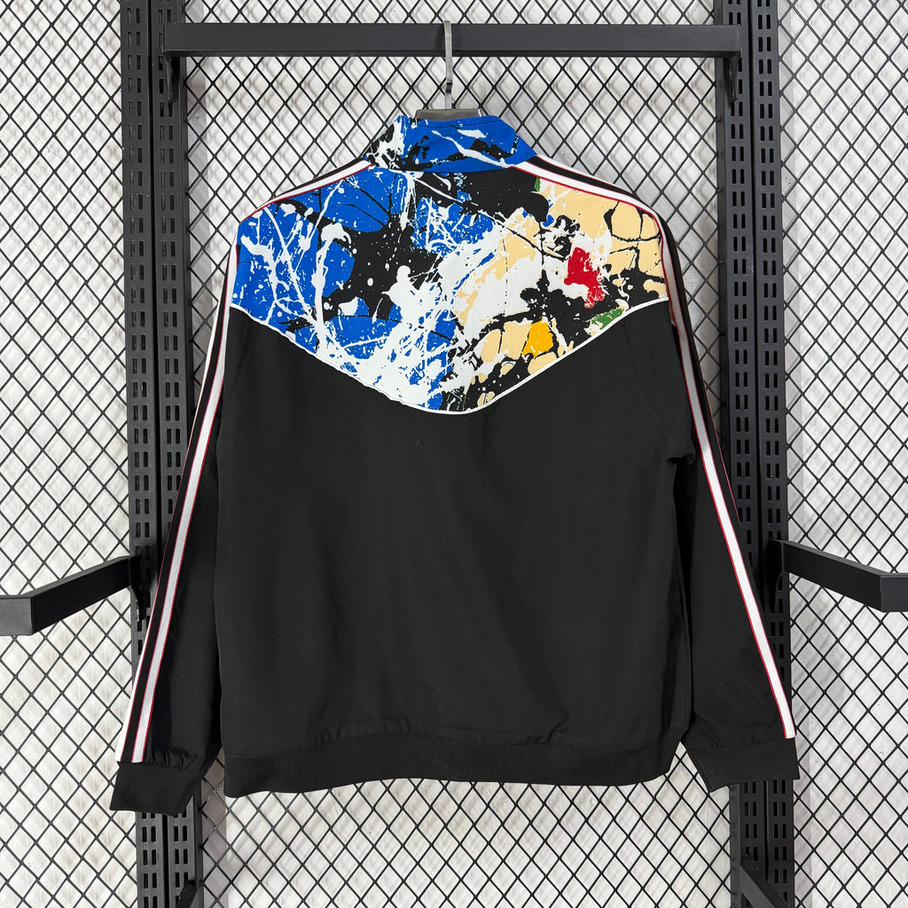 Cortavientos 2026-27 Manchester United colaboración Stone Rose Band