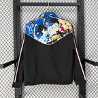 Cortavientos 2026-27 Manchester United colaboración Stone Rose Band