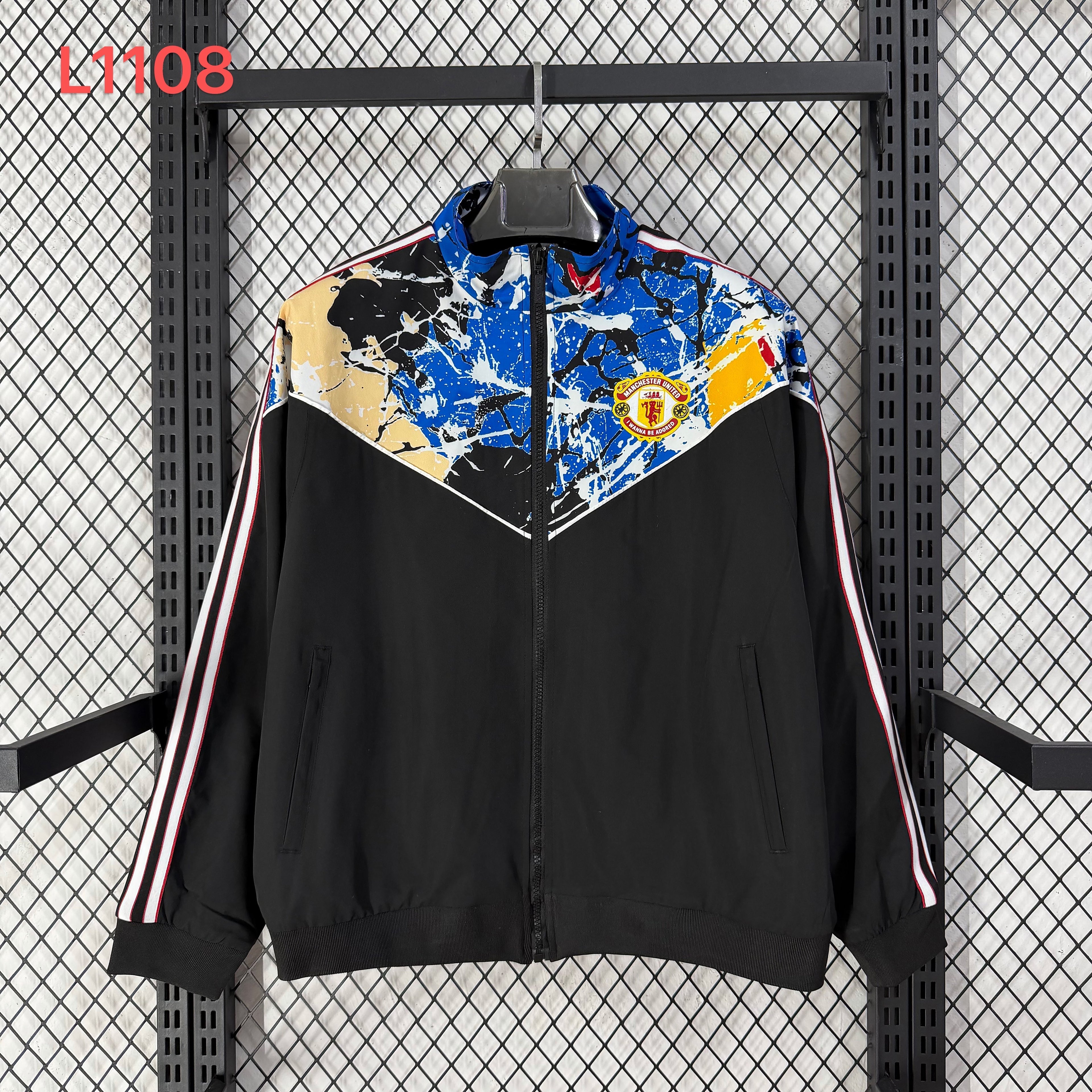 Cortavientos 2026-27 Manchester United colaboración Stone Rose Band