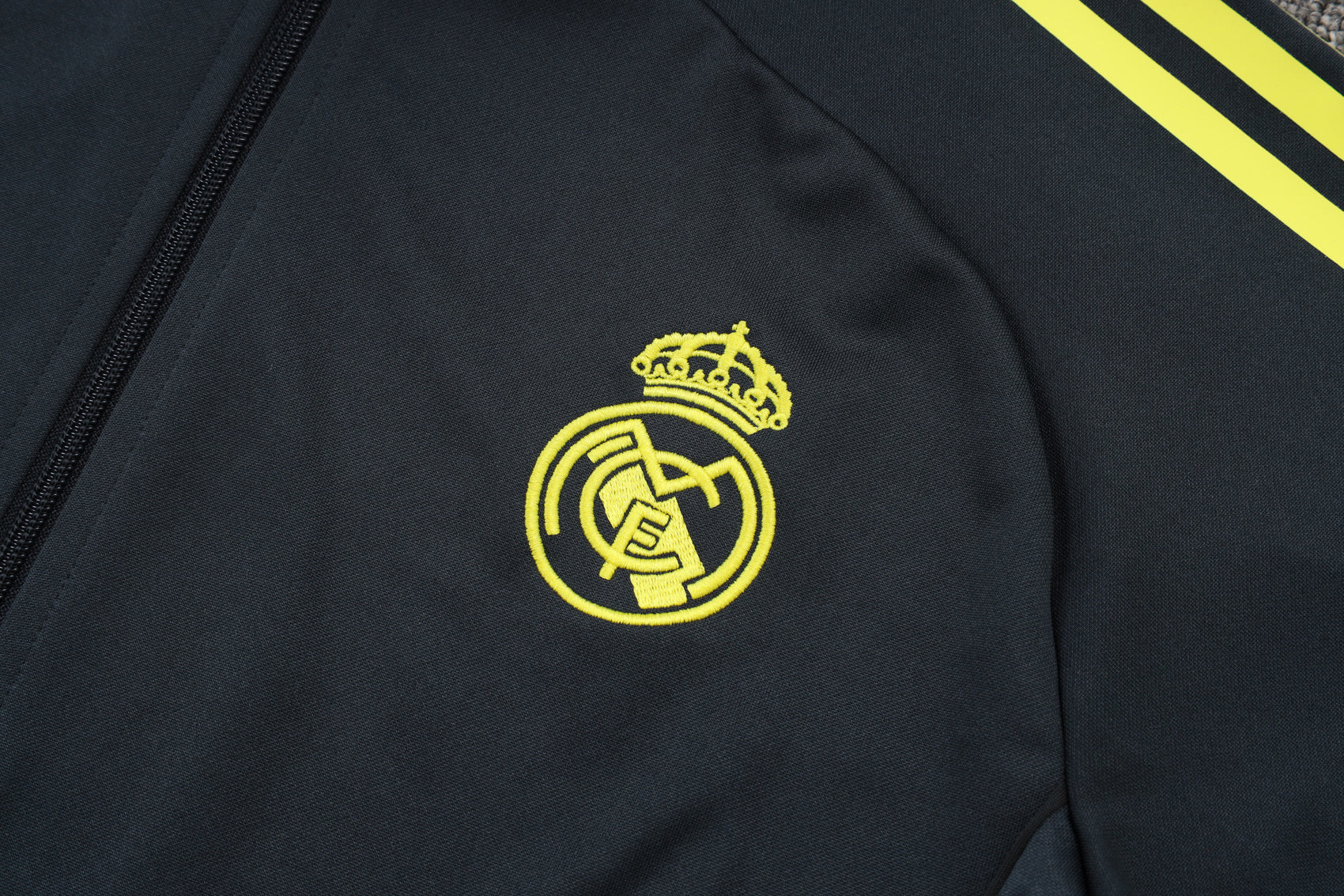 2025-26 Real Madrid Long zipper Dark gray (yellow sleeves) training suit