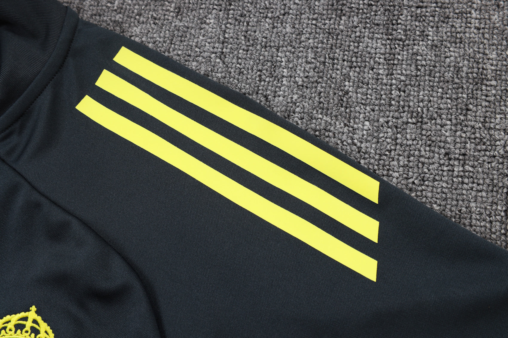 2025-26 Real Madrid Long zipper Dark gray (yellow sleeves) training suit