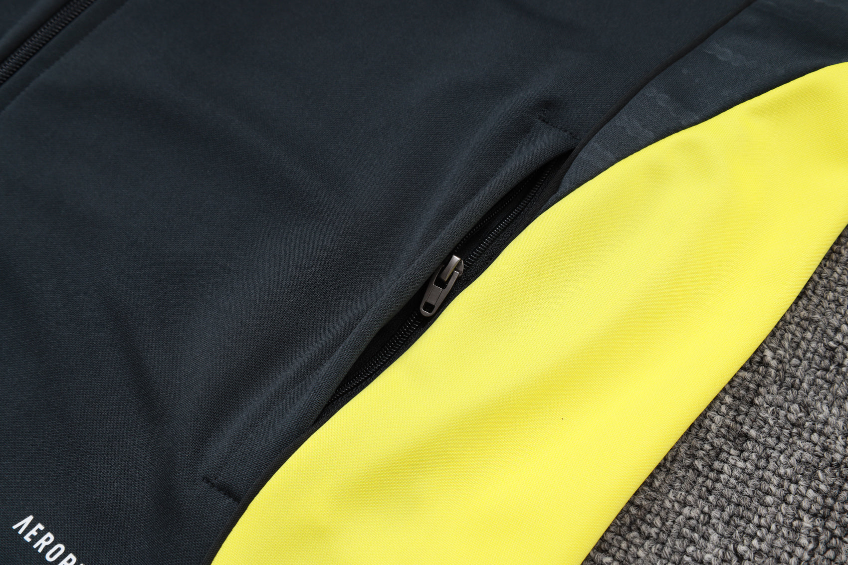 2025-26 Real Madrid Long zipper Dark gray (yellow sleeves) training suit