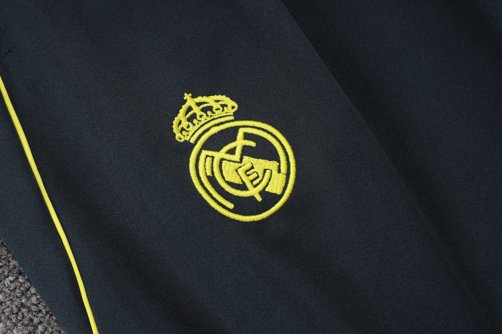 2025-26 Real Madrid Long zipper Dark gray (yellow sleeves) training suit