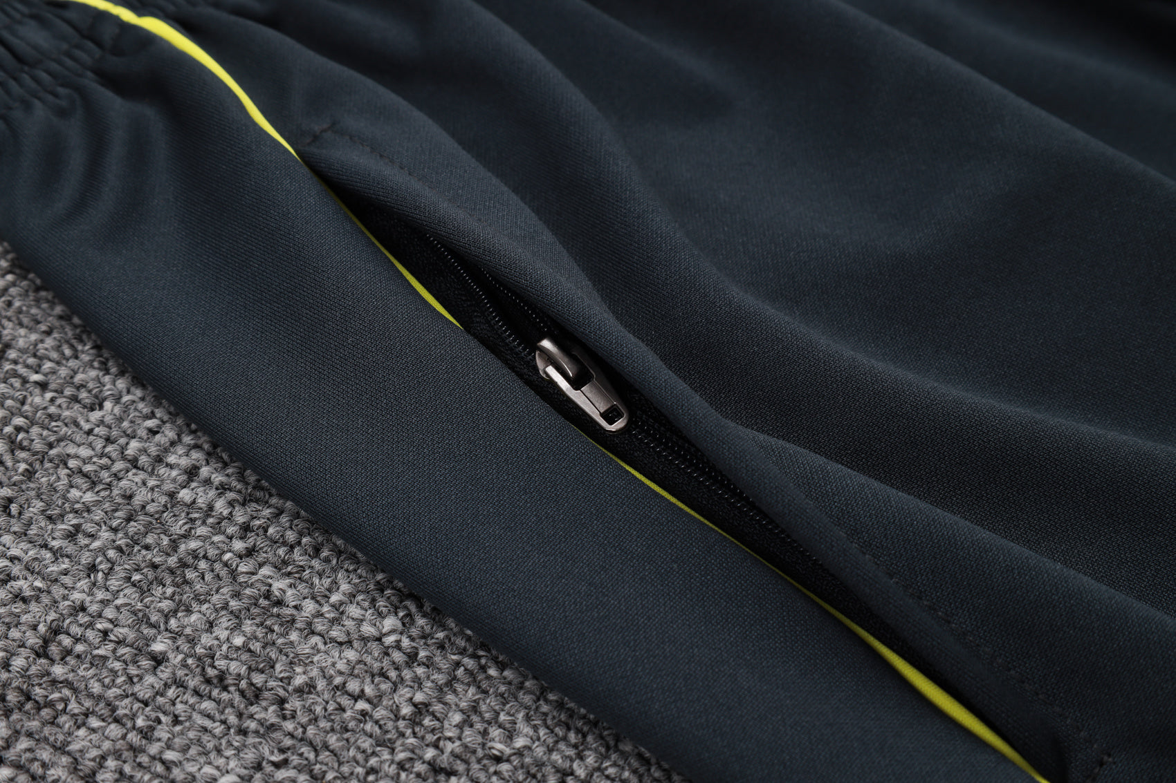 2025-26 Real Madrid Long zipper Dark gray (yellow sleeves) training suit