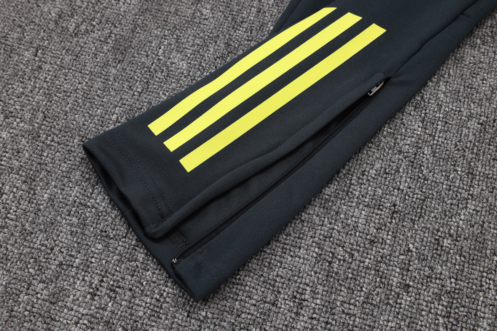 2025-26 Real Madrid Long zipper Dark gray (yellow sleeves) training suit