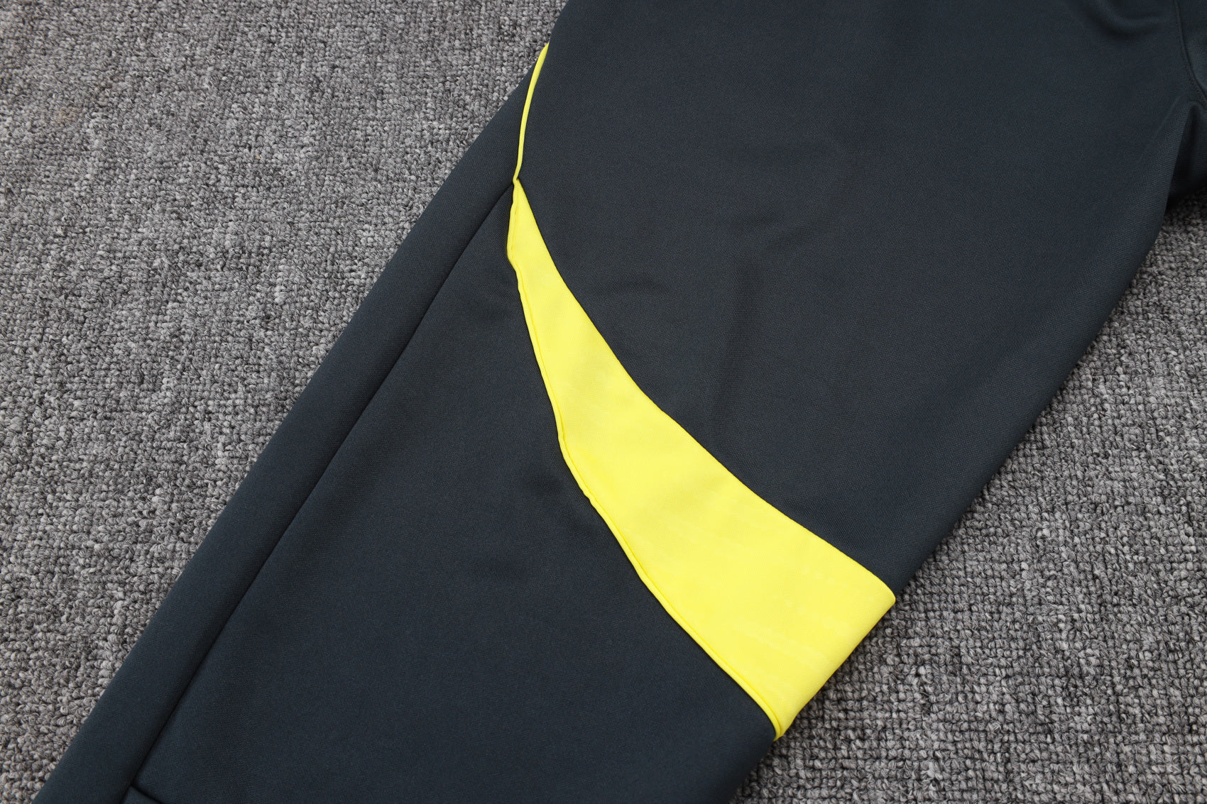 2025-26 Real Madrid Long zipper Dark gray (yellow sleeves) training suit