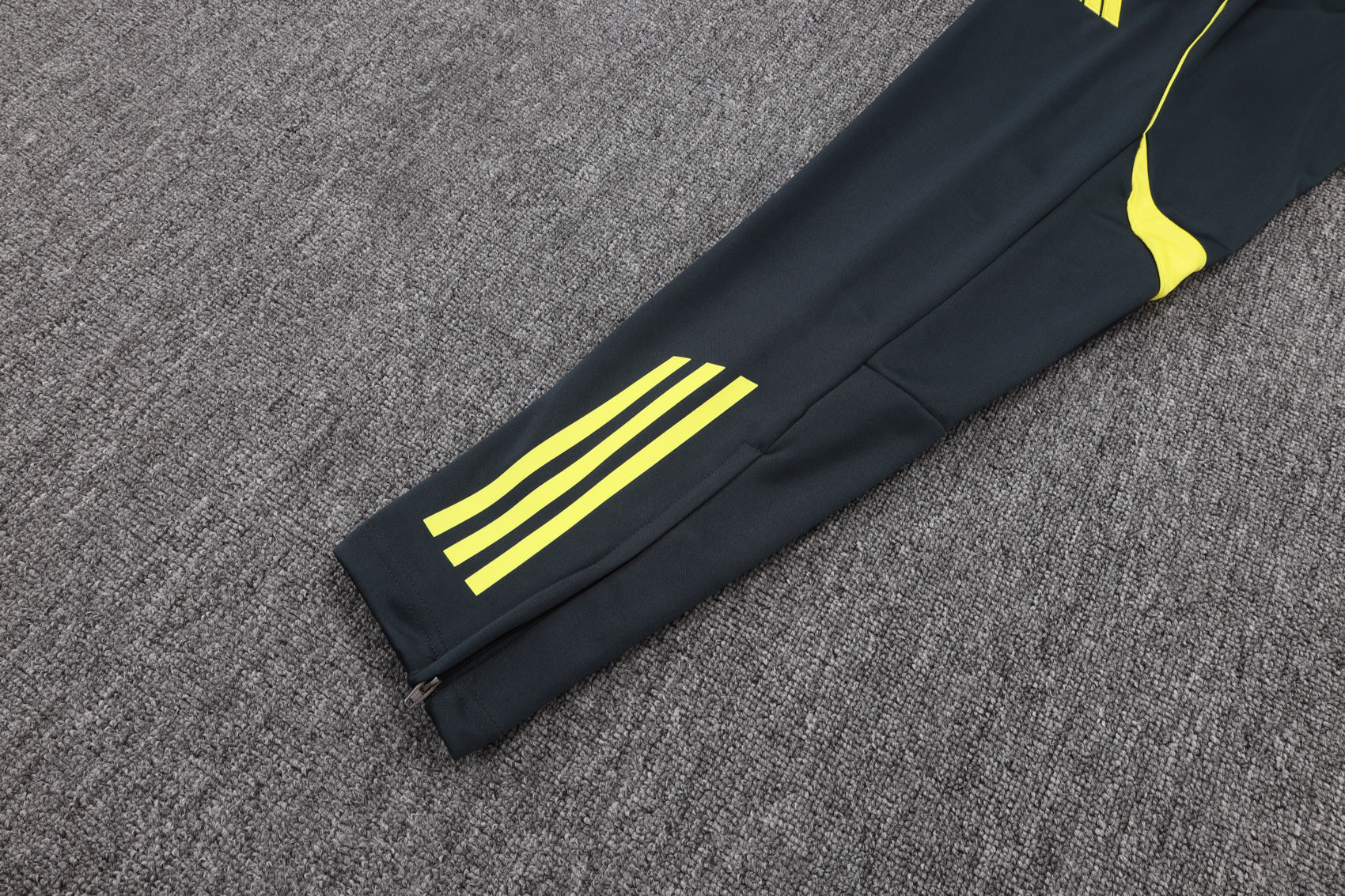 2025-26 Real Madrid Long zipper Dark gray (yellow sleeves) training suit