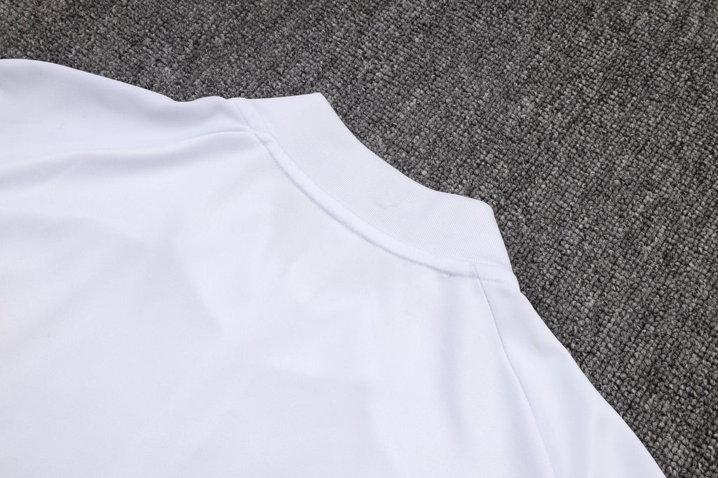 Traje de entrenamiento blanco y azul del Real Madrid 2025-26