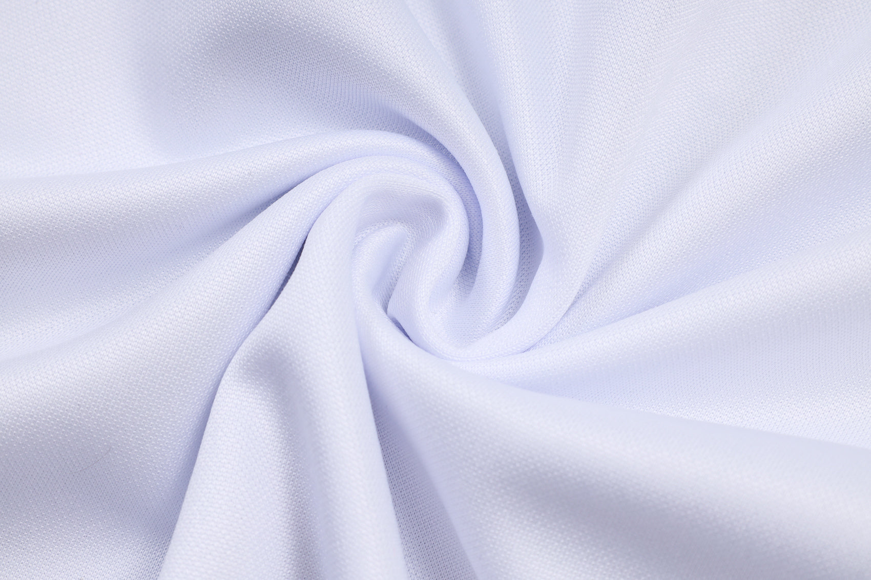 Traje de entrenamiento blanco y azul del Real Madrid 2025-26