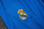 Traje de entrenamiento blanco y azul del Real Madrid 2025-26