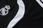 Traje de entrenamiento negro y gris del Real Madrid 2026-27
