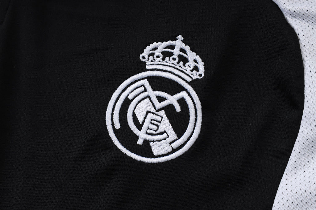 Traje de entrenamiento negro y gris del Real Madrid 2026-27