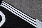 Traje de entrenamiento negro y gris del Real Madrid 2026-27