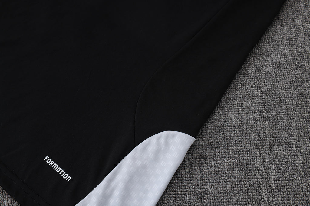 Traje de entrenamiento negro y gris del Real Madrid 2026-27