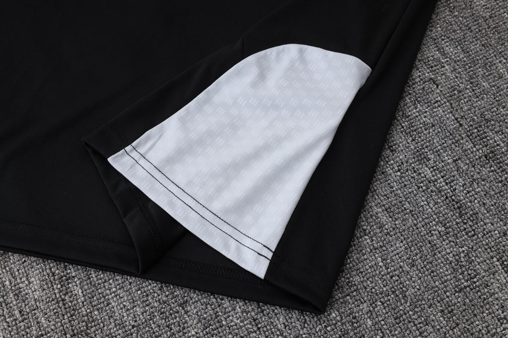 Traje de entrenamiento negro y gris del Real Madrid 2026-27