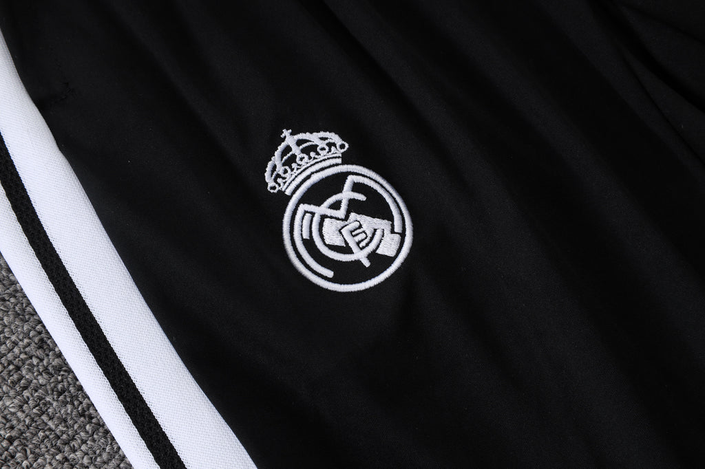 Traje de entrenamiento negro y gris del Real Madrid 2026-27