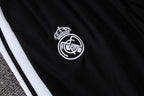 Traje de entrenamiento negro y gris del Real Madrid 2026-27