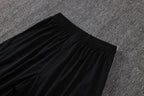 Traje de entrenamiento negro y gris del Real Madrid 2026-27