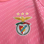 Versión especial rosa para aficionados del Benfica 2025-26
