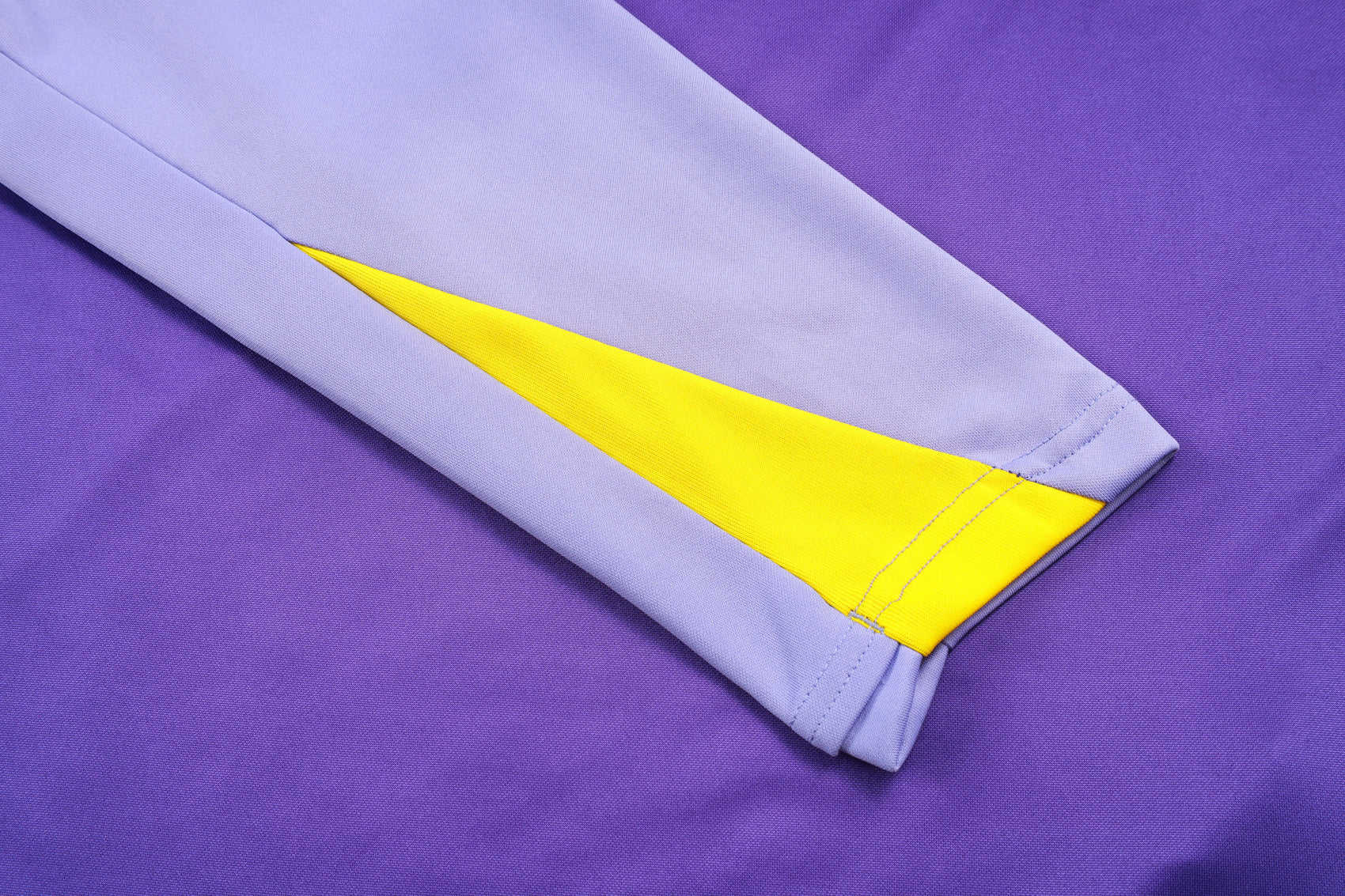 Conjunto de entrenamiento morado del Atlético de Madrid 2025-26