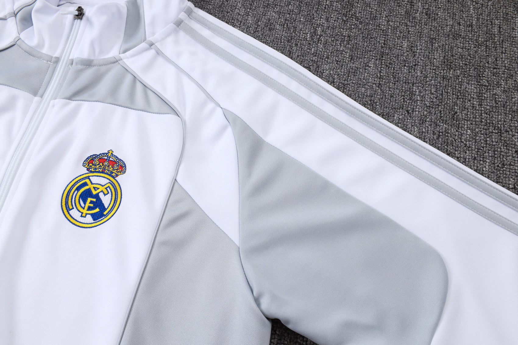2025-26 Real Madrid Long zipper off-white gray training suit