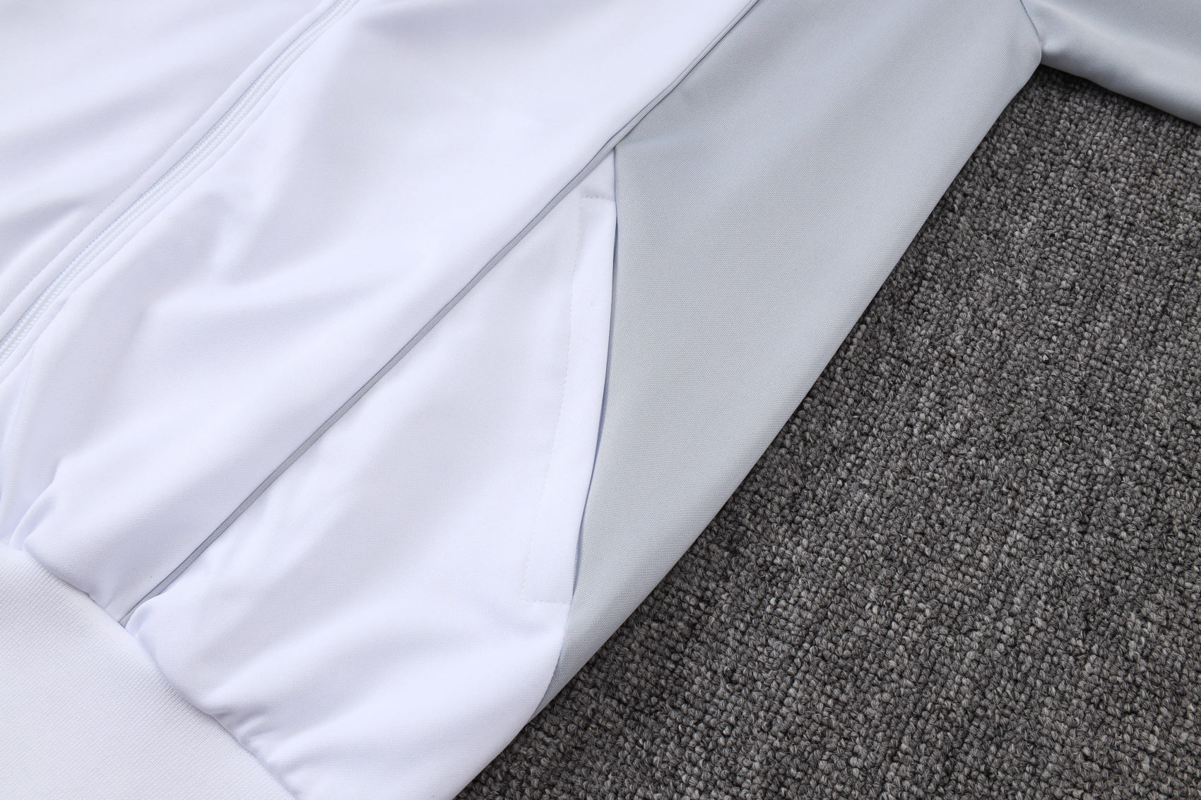 2025-26 Real Madrid Long zipper off-white gray training suit