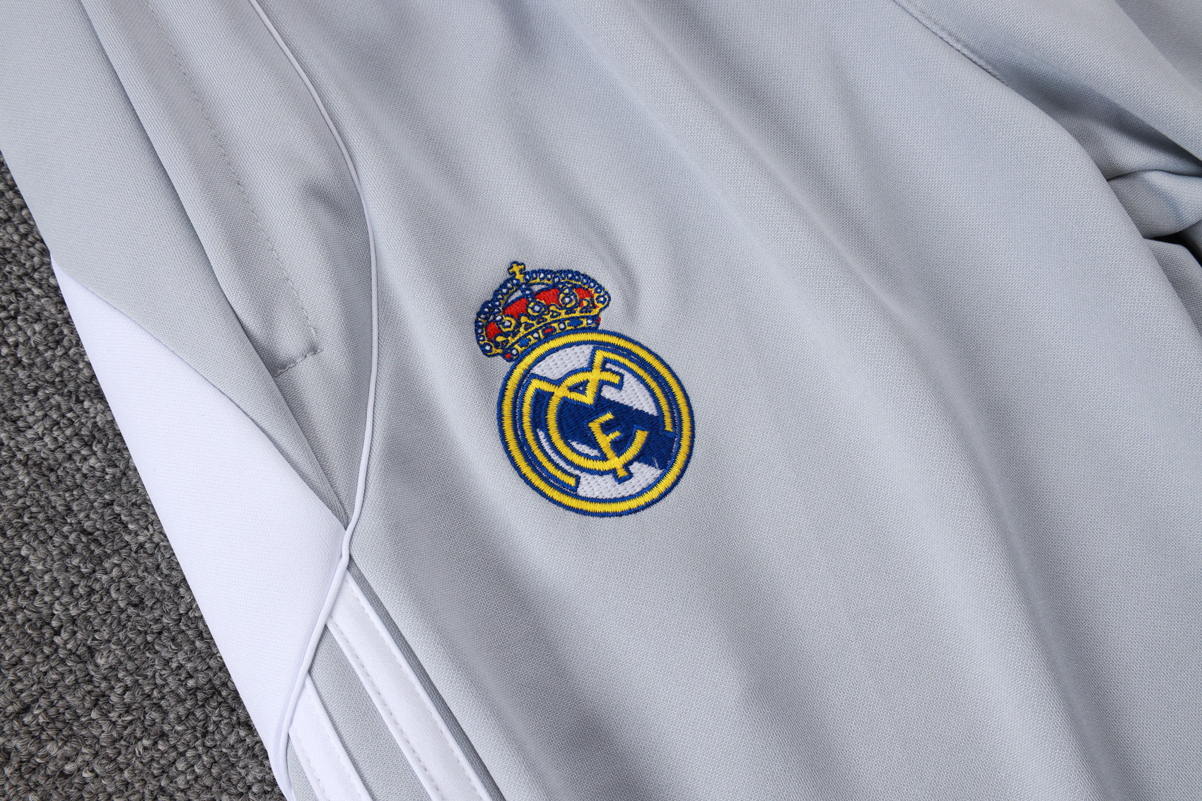 2025-26 Real Madrid Long zipper off-white gray training suit