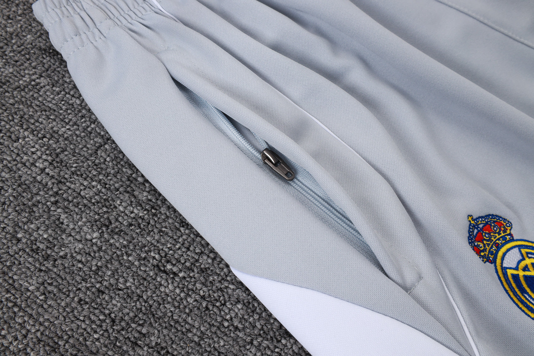 2025-26 Real Madrid Long zipper off-white gray training suit