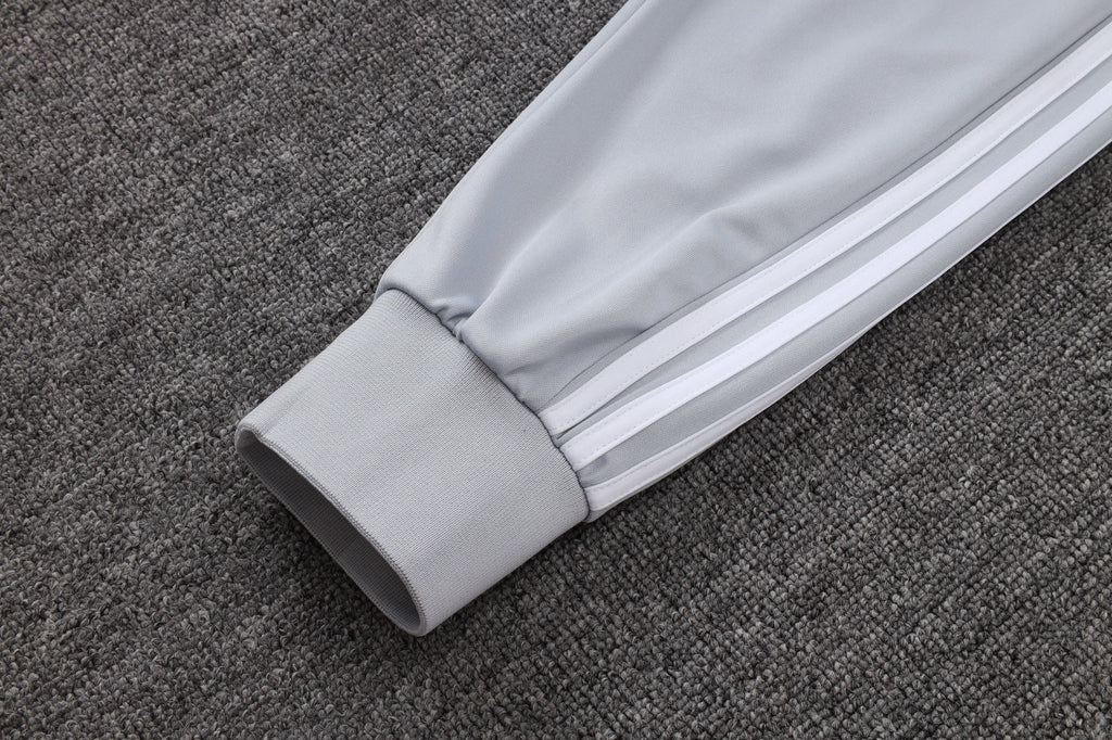 2025-26 Real Madrid Long zipper off-white gray training suit