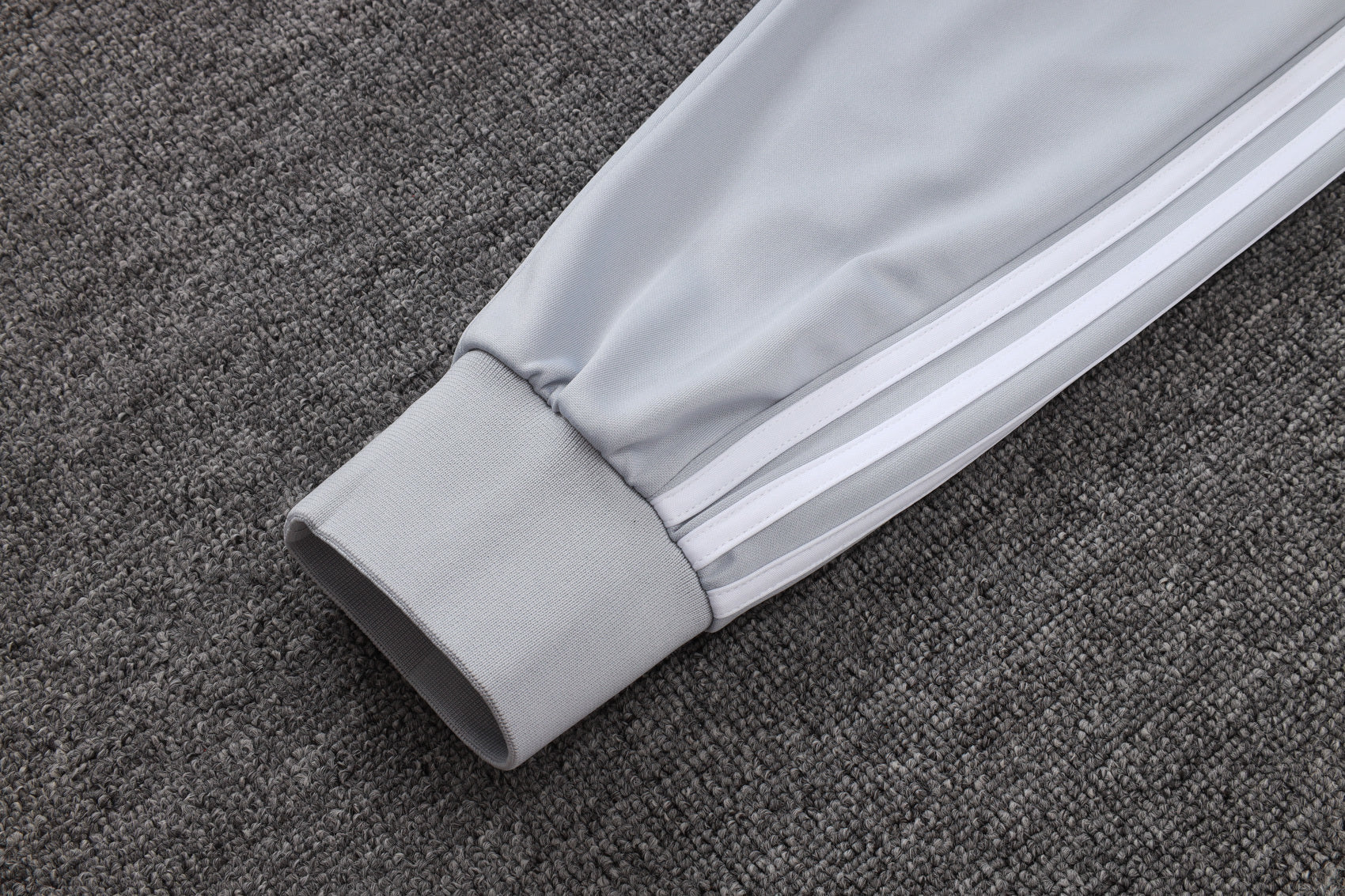 2025-26 Real Madrid Long zipper off-white gray training suit