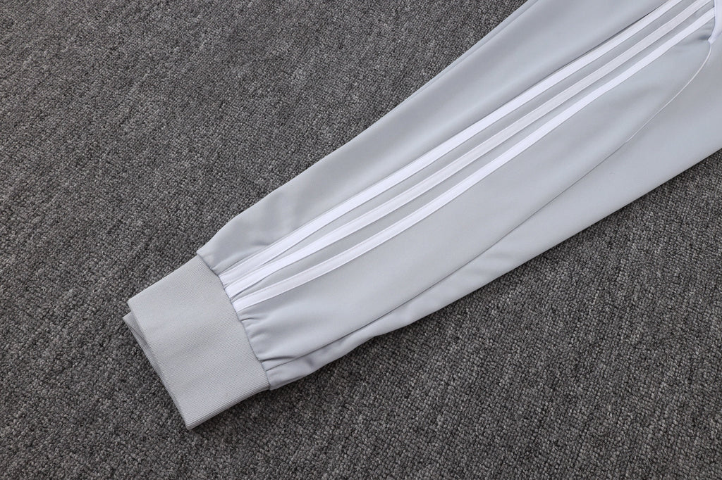 2025-26 Real Madrid Long zipper off-white gray training suit