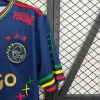 Versión para aficionados del 40.º aniversario de Bob Marley del Ajax de Ámsterdam 2025-26