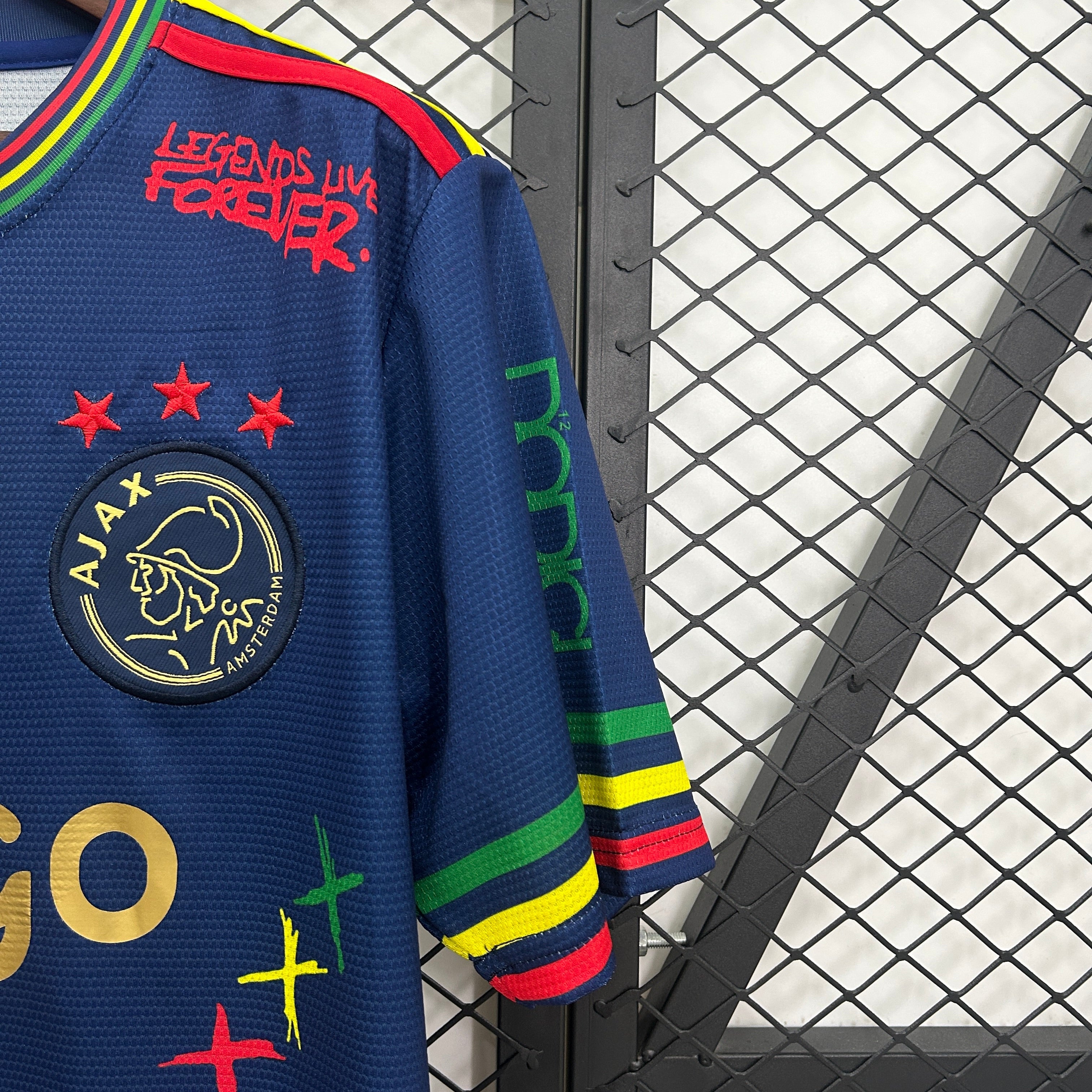 Versión para aficionados del 40.º aniversario de Bob Marley del Ajax de Ámsterdam 2025-26