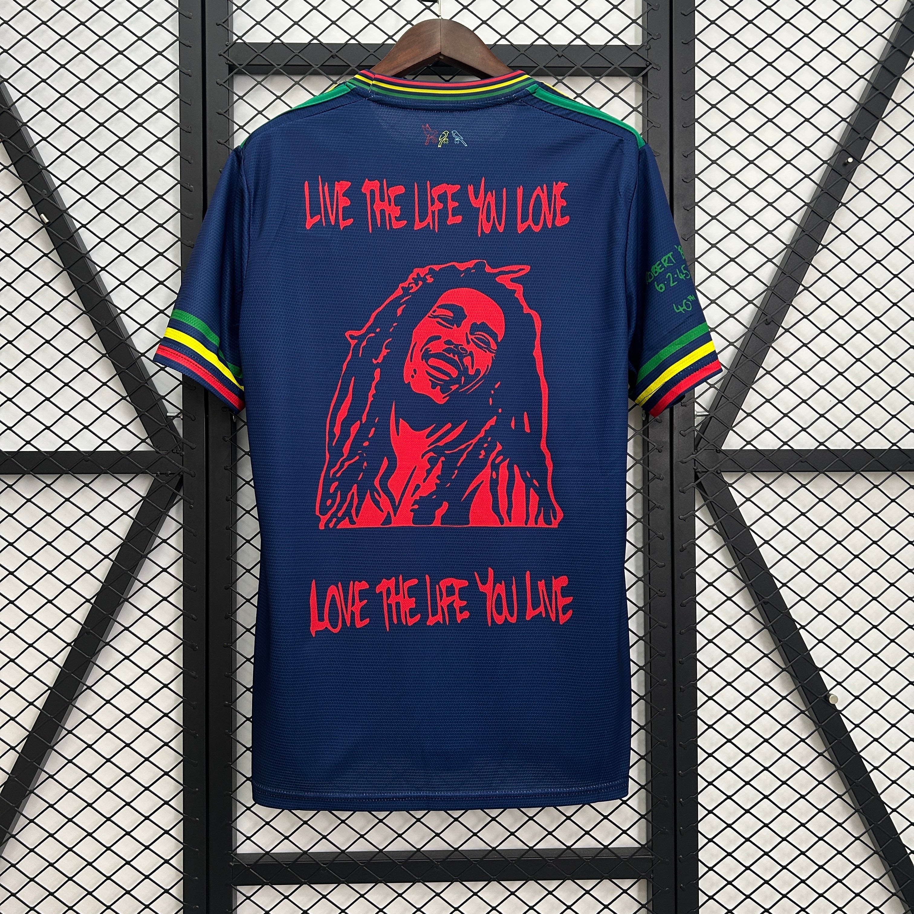 Versión para aficionados del 40.º aniversario de Bob Marley del Ajax de Ámsterdam 2025-26