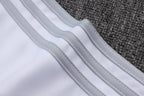 Conjunto de entrenamiento gris roto del Real Madrid 2025-26