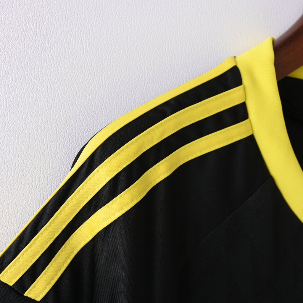 2010-11 Liverpool Away Retro