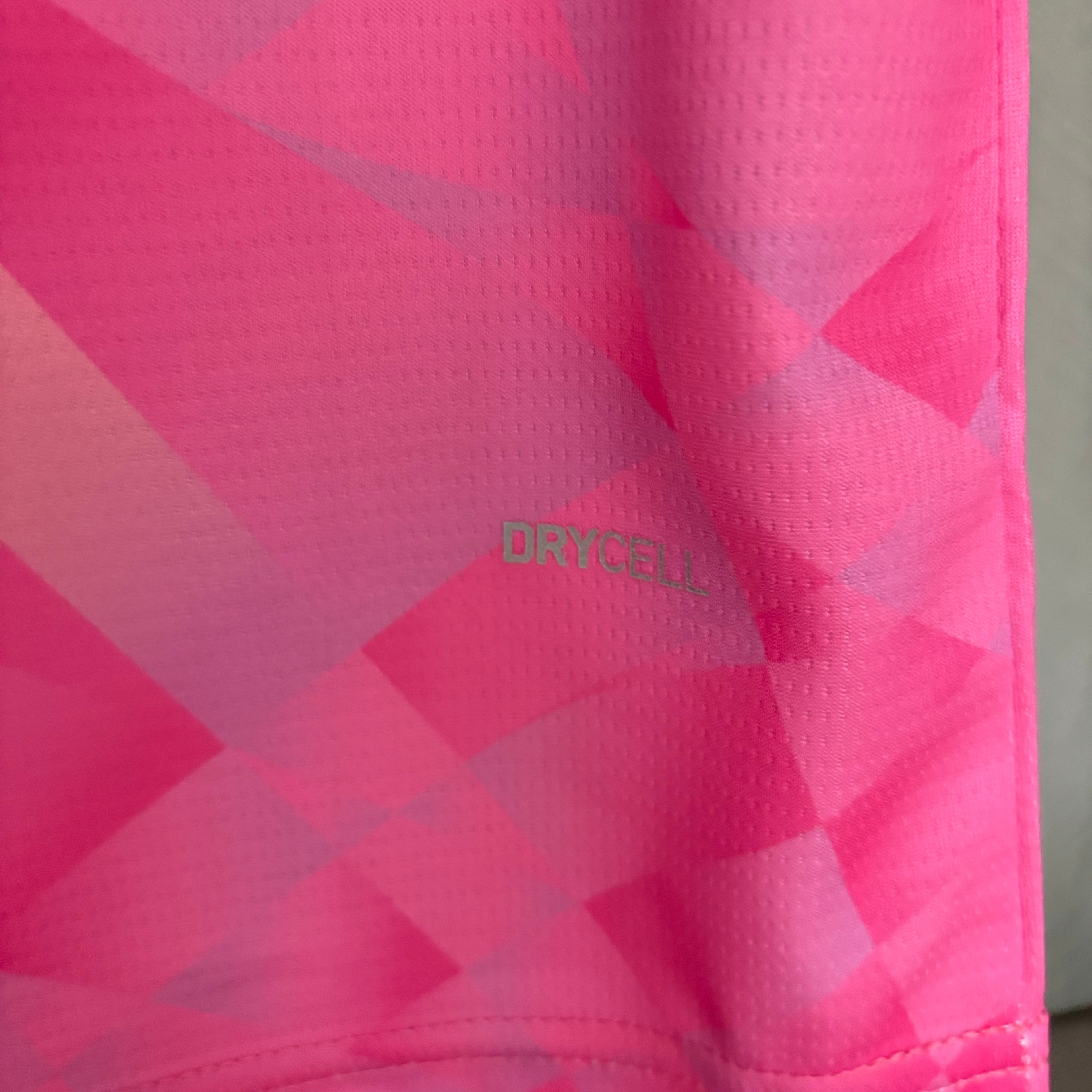 Versión especial para aficionados de Portugal rosa 2026-27