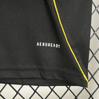 Versión especial para aficionados del Real Madrid 2025-26 en dorado y negro