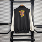 Chaqueta cortavientos negra y blanca del Manchester United 2025-26