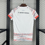 Auswärts-Damen-Trikots des FC Bayern München 2025/26