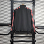 Chaqueta cortavientos negra del Manchester United 2025-26