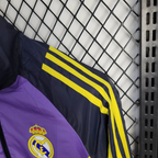 Cortavientos azul-morado del Real Madrid 2025-26