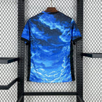 Versión especial azul para abanico de París 2025-26