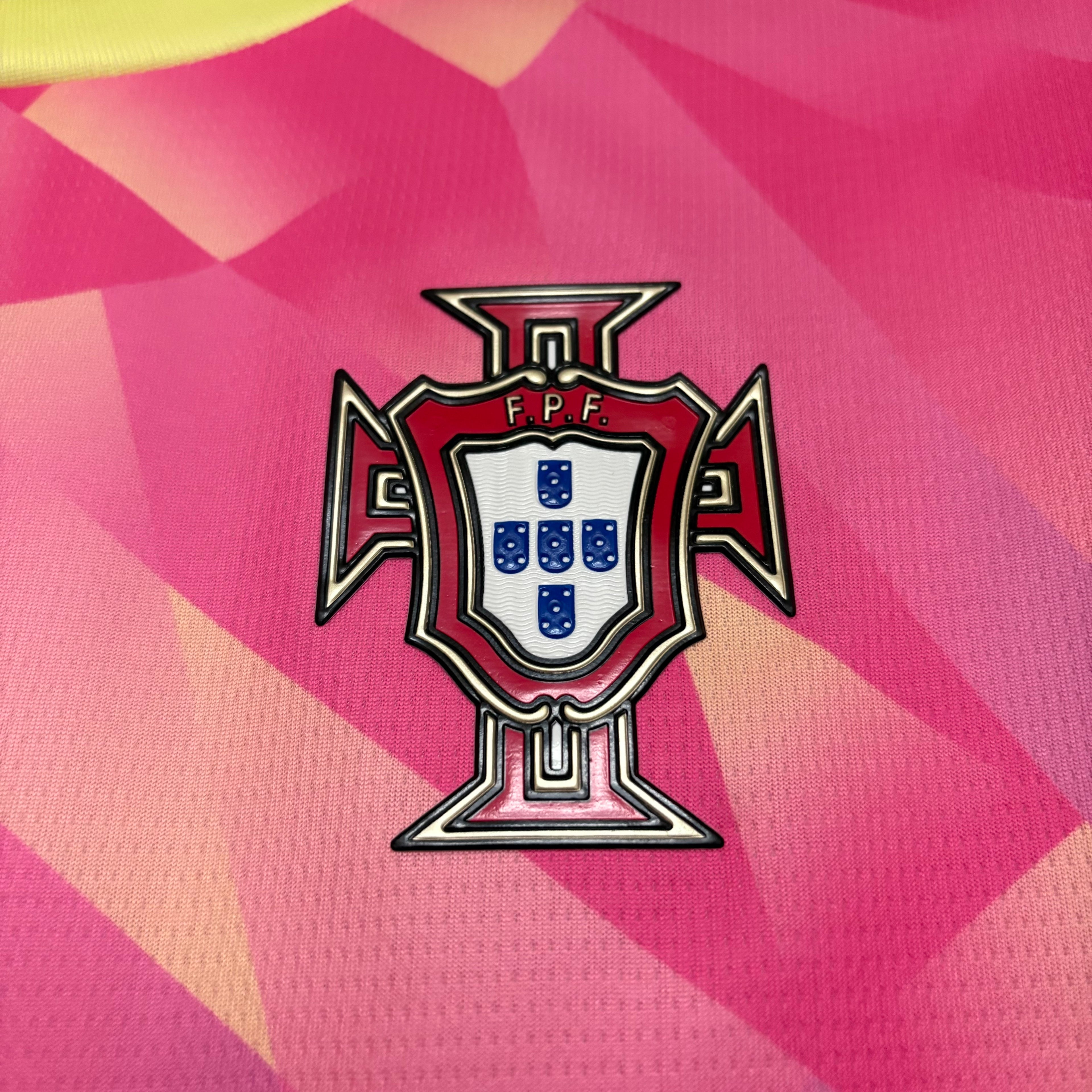 Versión especial para aficionados de Portugal rosa 2026-27